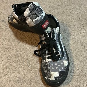 Size:women’s 8.5 customized vans